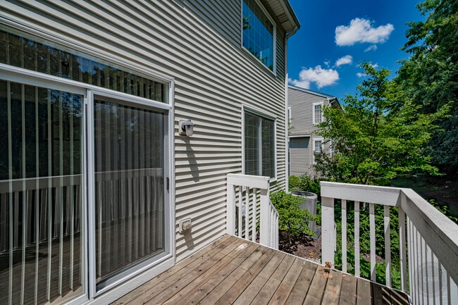 Building Photo - 2835 White Thorn Cir