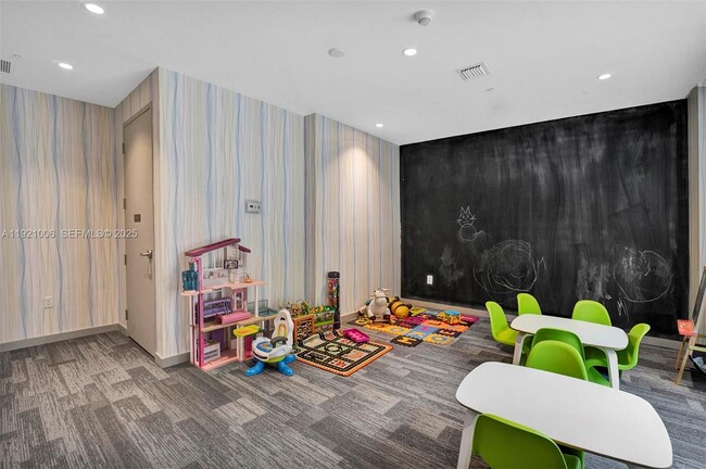 Building Photo - 1010 SW 2nd Ave