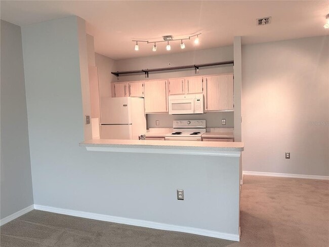 Building Photo - 5475 Vineland Rd