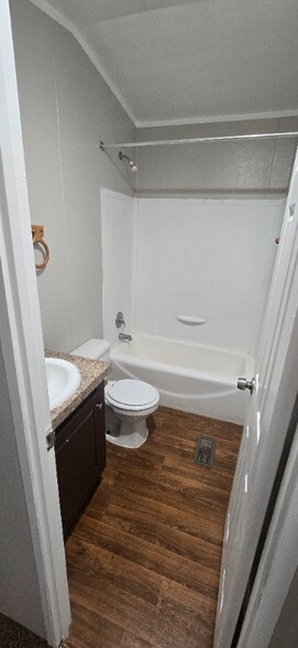 Building Photo - 1120 N Vista Dr