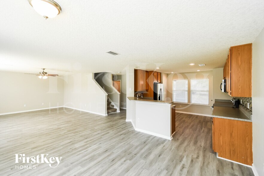 Building Photo - 9634 Hazel Lake Dr