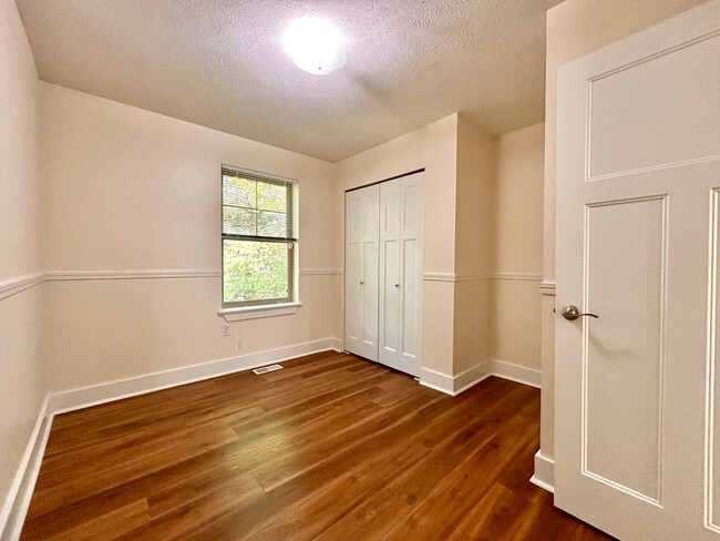 Building Photo - Four Bedroom Home in Eastown GR