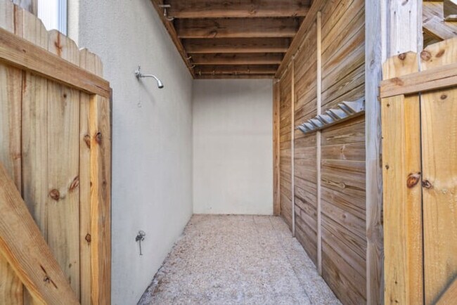 Building Photo - 76 Gulf View Dr