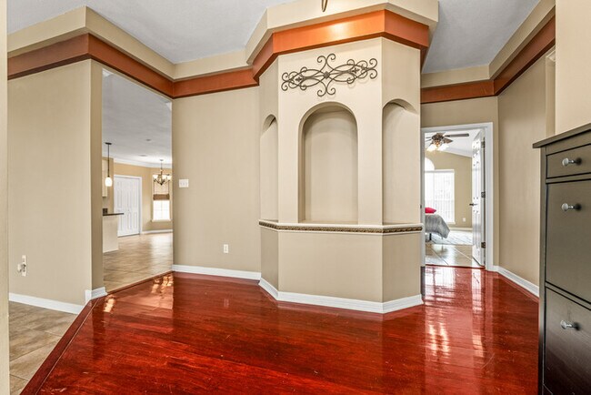 Building Photo - 4/2 Cantonment Property in Kings Road Neighborhood