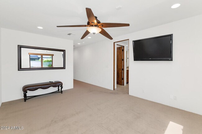 Building Photo - 4209 E Weldon Ave