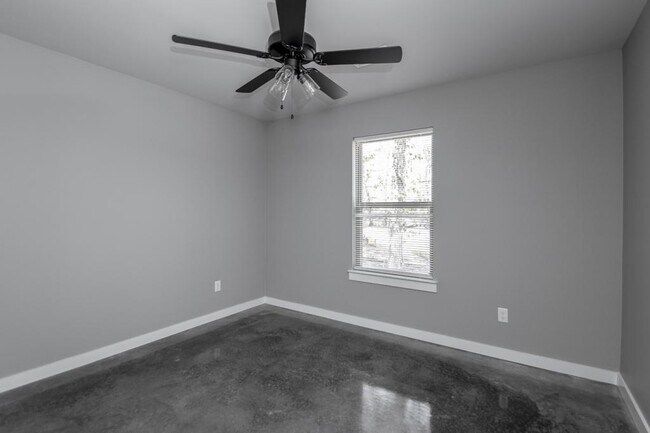 Building Photo - 106 Hemlock Ave