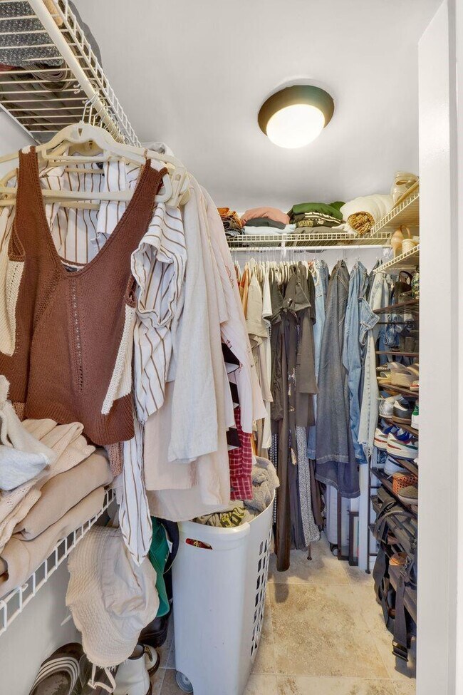 Building Photo - 9330 Lagoon Pl