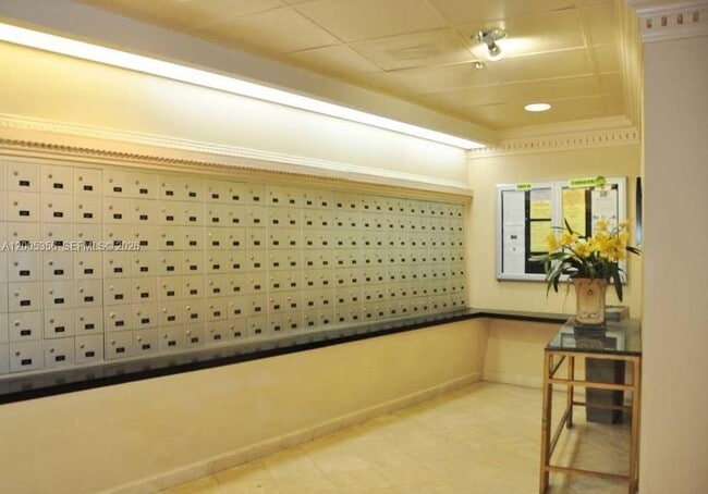 Building Photo - 3731 N Country Club Dr