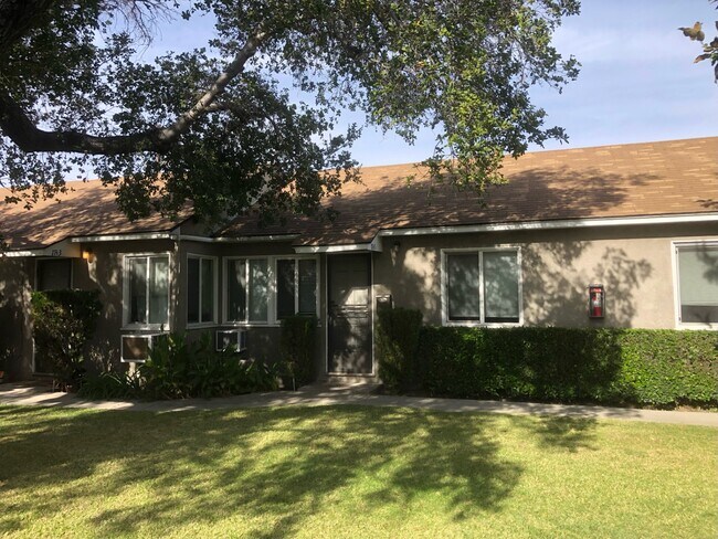 Building Photo - 1745 N Hollywood Way