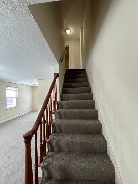 Building Photo - 725 S 30th St