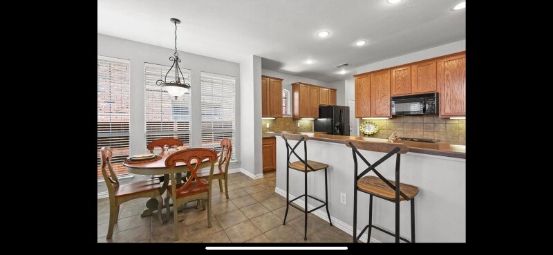 Building Photo - 961 Noble Ave