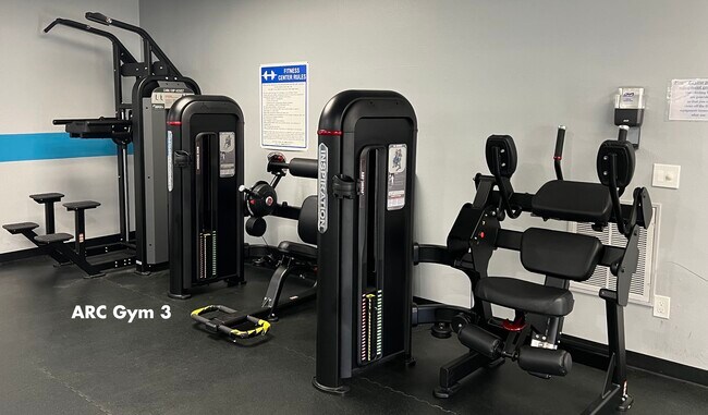 Building Photo - Golfside Villa