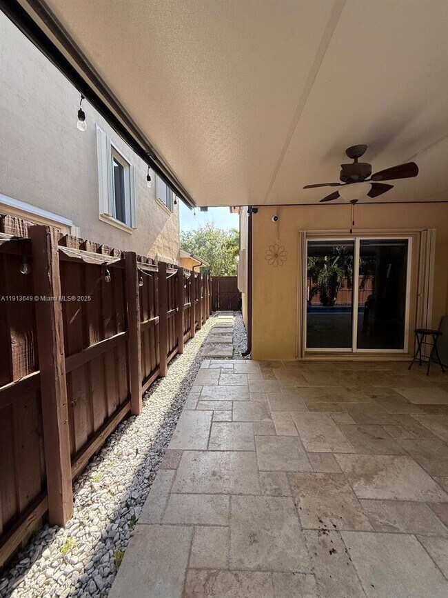 Building Photo - 239 SE 31st Terrace