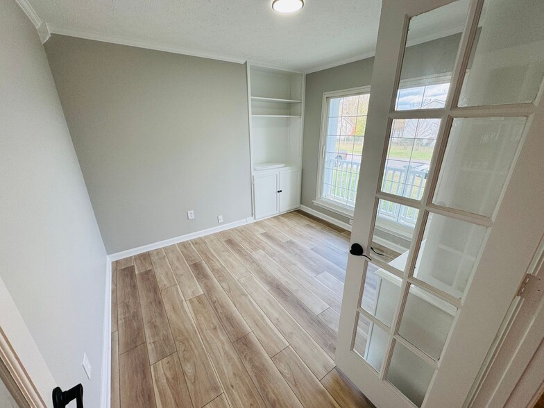 Building Photo - 4300 Brackenwood Dr