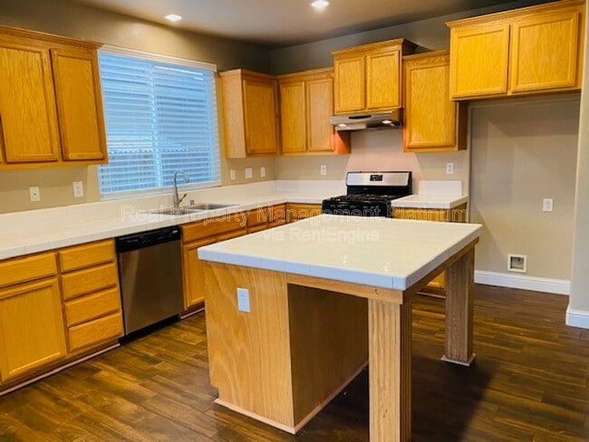 Building Photo - 1875 N Belvedere Ave