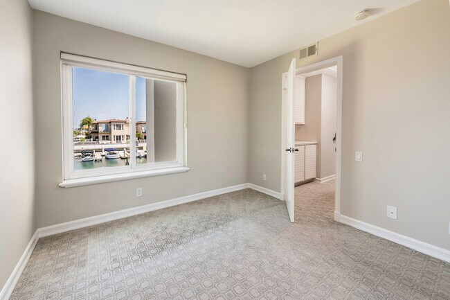 Building Photo - 346 Whites Landing
