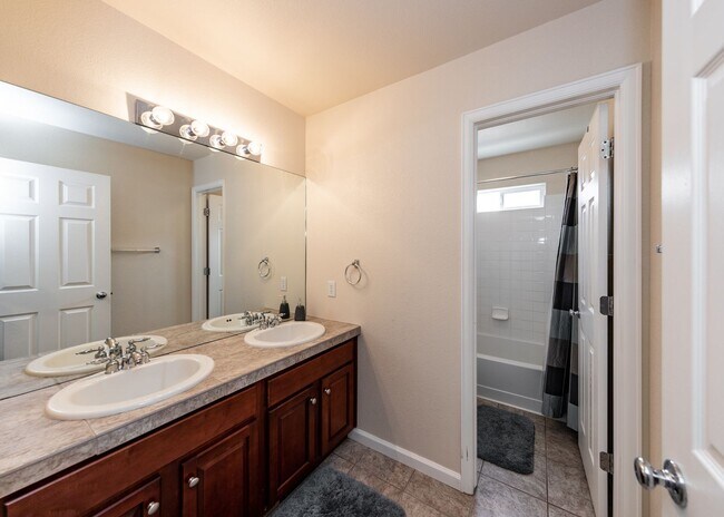 Building Photo - Downtown 3 Bedroom Townhome with 2 Car Garage