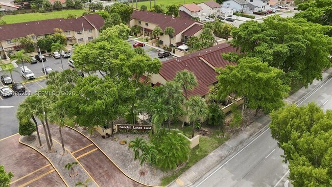 Building Photo - 6375 SW 136th Ct
