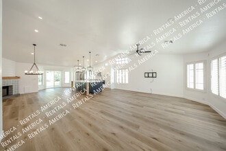 Building Photo - 4812 E Aire Libre Ave
