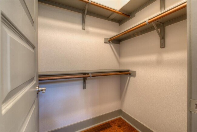 Building Photo - 3110 Grandview St