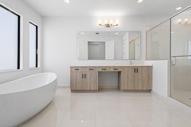 Building Photo - 8311 Essex Country Clb Dr