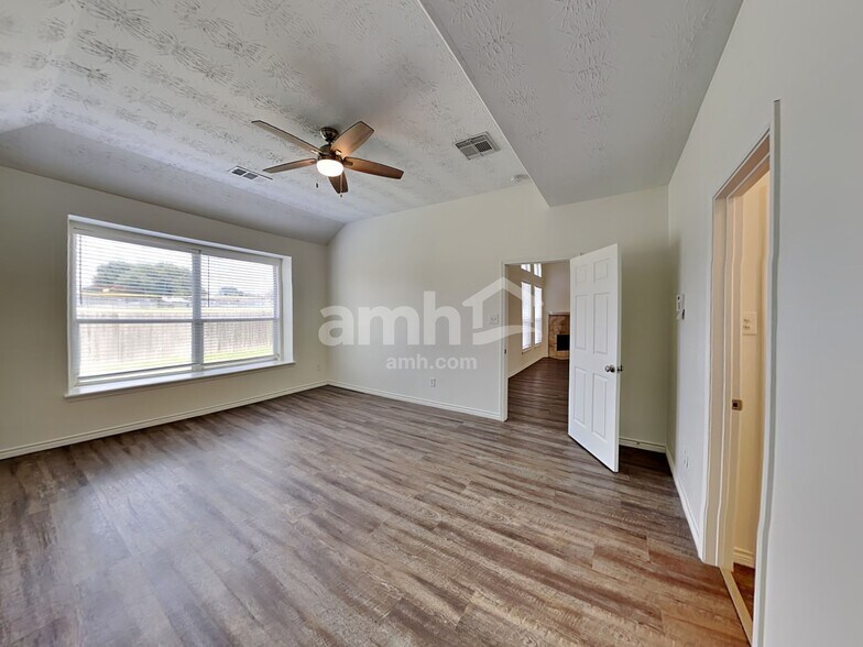 Building Photo - 30507 N Sulphur Creek Dr