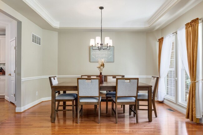 Building Photo - Short term rental available