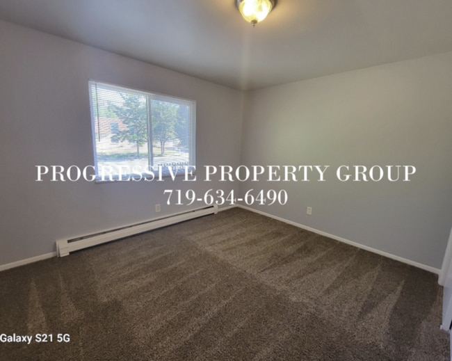 Building Photo - 2 Bed 1 Bath Apartment in a GREAT location!