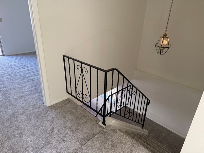 Building Photo - LARGE TOWNHOUSE IN CENTENNIAL!!!