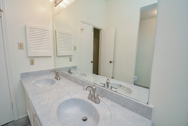 Building Photo - 2314 Bent River Dr