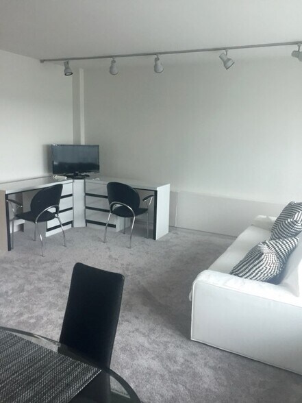 Building Photo - 555 E William St