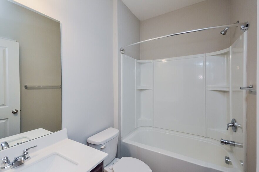 Building Photo - 3875 Place Dr