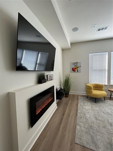 Building Photo - 1901 S Harwood St