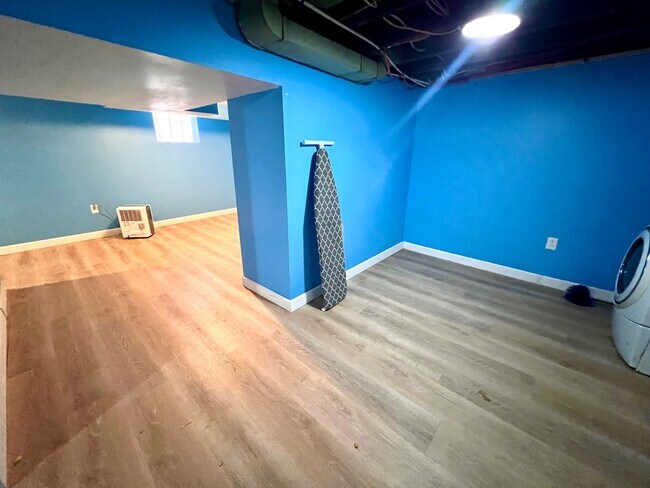 Building Photo - 924 Lenz Ave