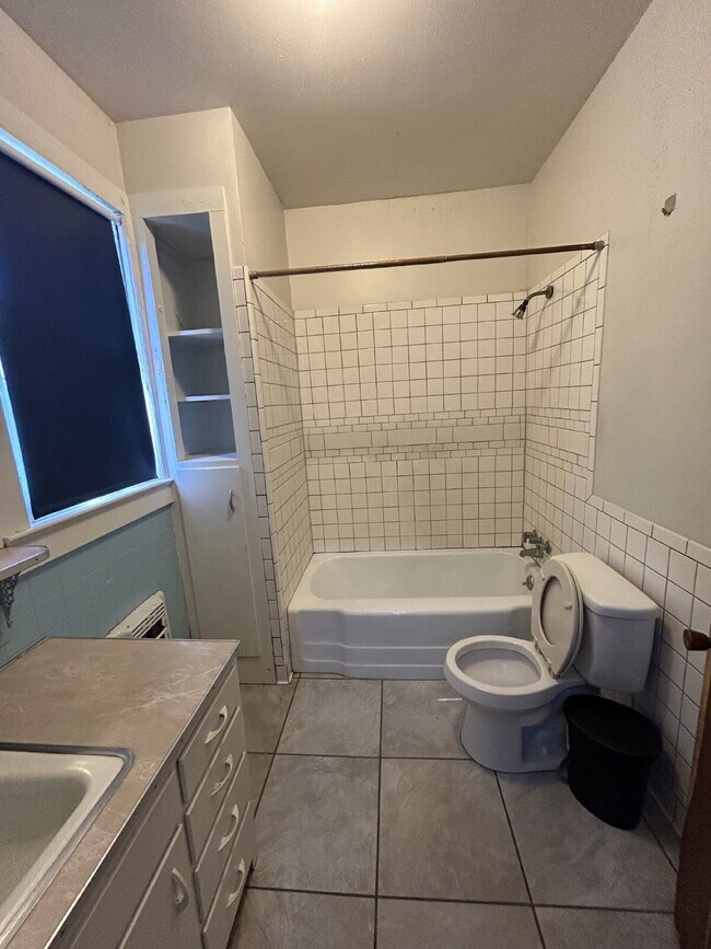 Building Photo - "Charming 450 sq ft Studio Retreat in Jone...