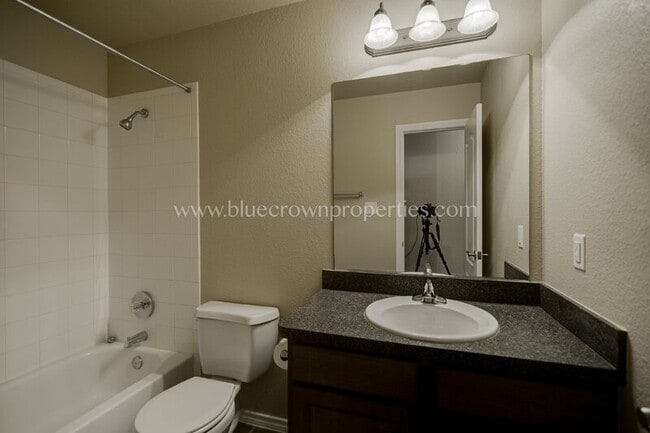 Building Photo - 706 Parkplace Ridge