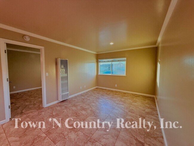 Building Photo - 1687 Siskiyou Dr