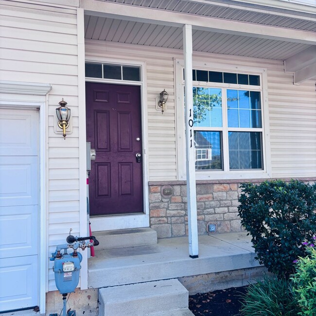 Building Photo - Located in the Highgates subdivision in Upper Macungie Township this 3 bedroom, 2.5 bath townhouse