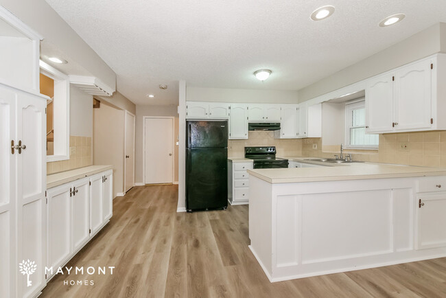 Building Photo - Charming 3-Bedroom Home with Spacious Yard
