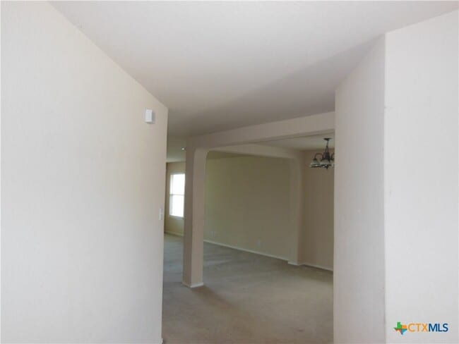 Building Photo - 391 Oakcrest Dr