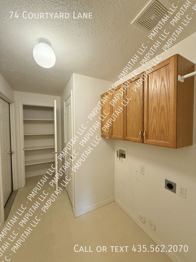 Building Photo - 74 Courtyard Ln E