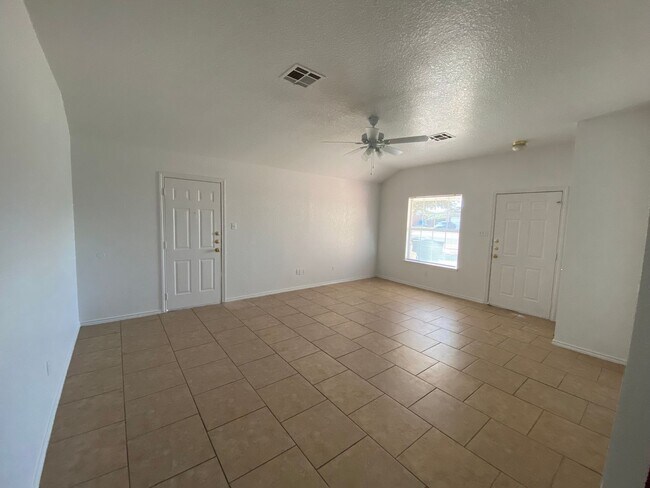 Building Photo - 2805 Lucille Dr