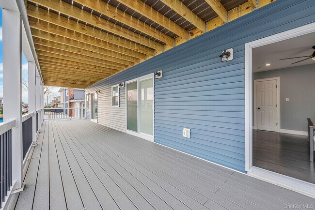 Building Photo - 449 Nassau Ave