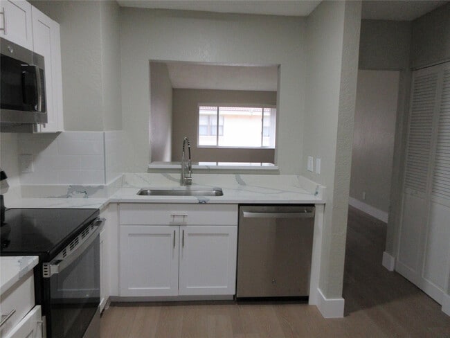 Building Photo - 11446 NW 42nd St