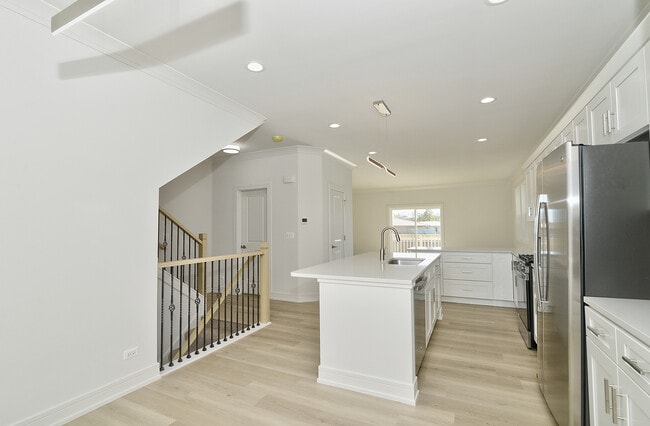 Building Photo - 214 N Walnut St