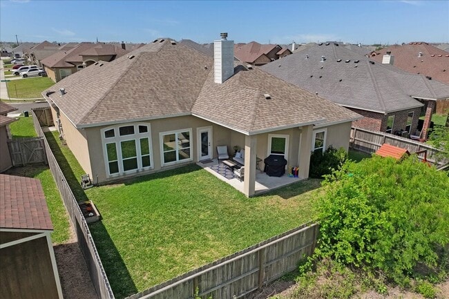 Building Photo - 7522 S Lake Dr