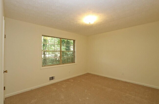 Building Photo - 4215 Fawn Ln SE