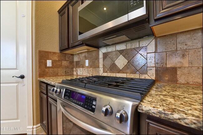 Building Photo - 7379 Black Mesa Dr