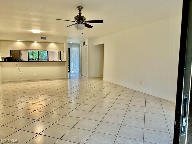 Building Photo - 209 Pinebrook Dr