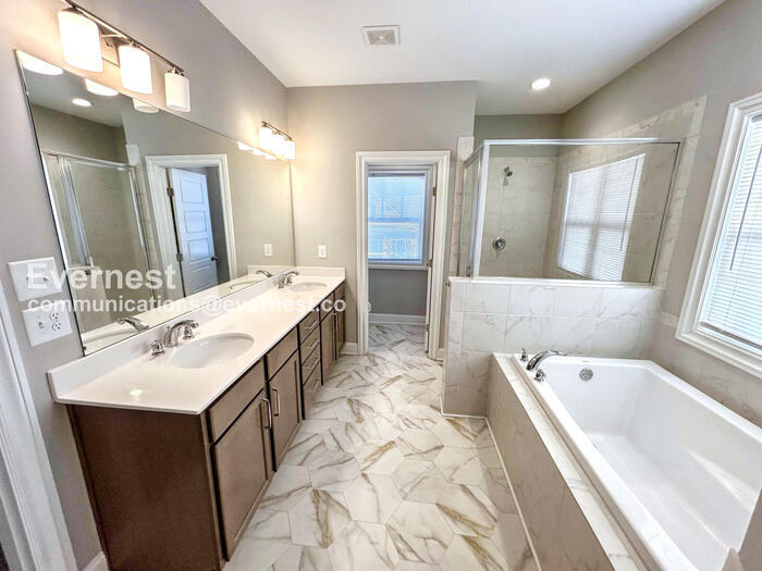 Building Photo - 1763 Stone Hedge Dr